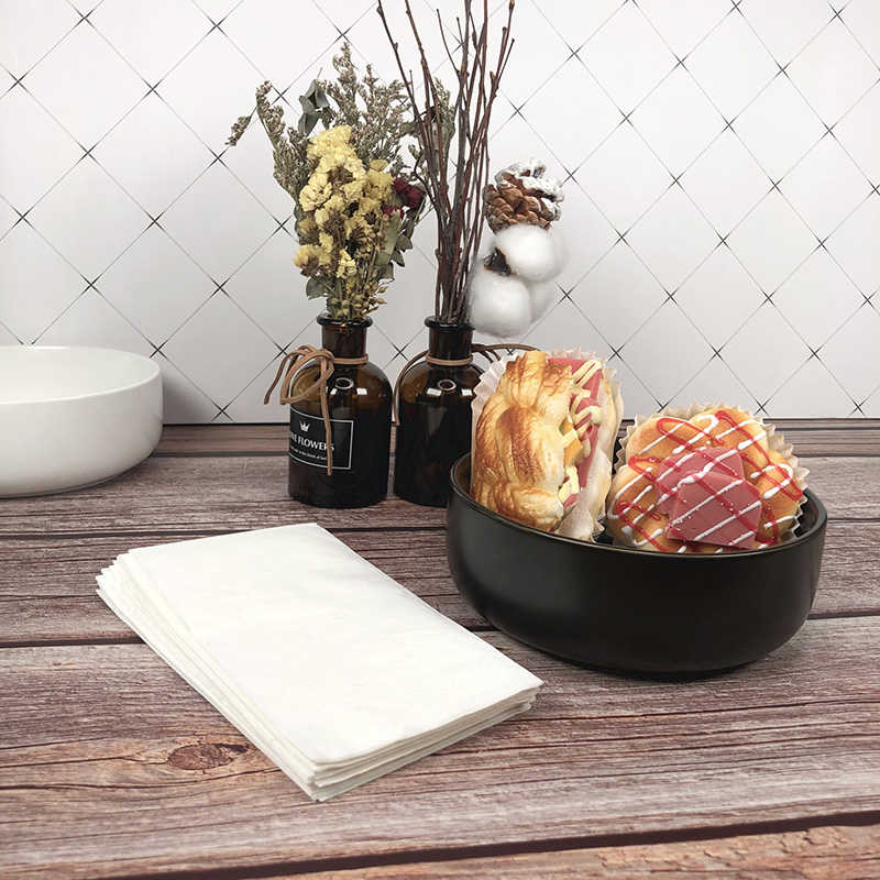 100 Luncheon Napkins 8x Folded