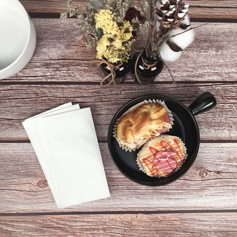 100 Luncheon Napkins 8x Folded